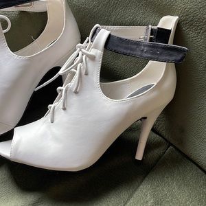 Women’s white with black strap brand new Qupid shoes.
